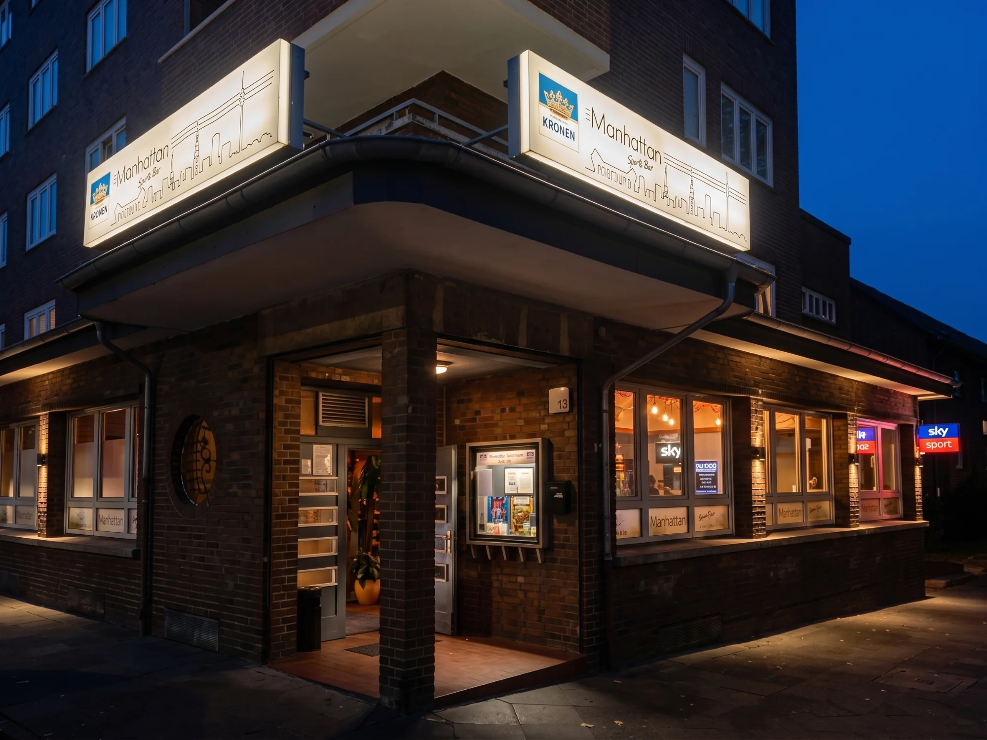 Neu in der Manhattan SportsBar: online reservieren, frische Optik und neue Drinks