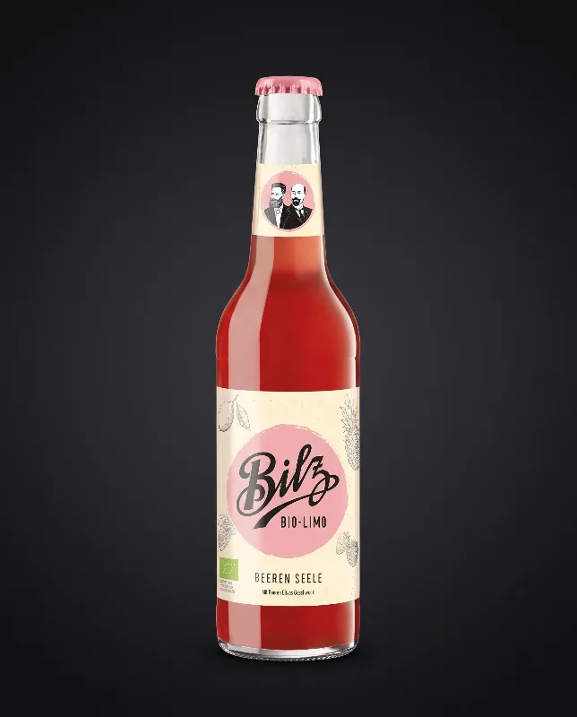 Flasche Bilz Bio-Limo Beeren Seele mit rotem Getränk und hellem Etikett