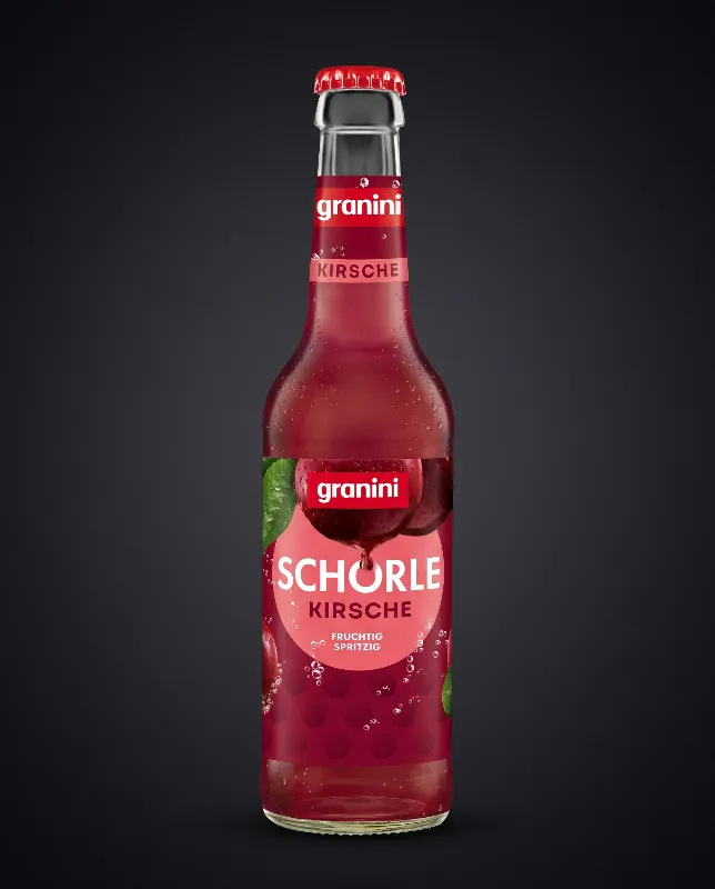 Flasche Granini Kirsche Schorle mit dunkelrotem Getränk vor dunklem Hintergrund