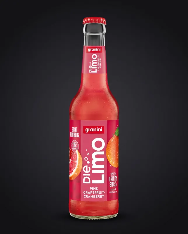 Flasche Granini Grapefruit mit rosa-rotem Getränk vor dunklem Hintergrund